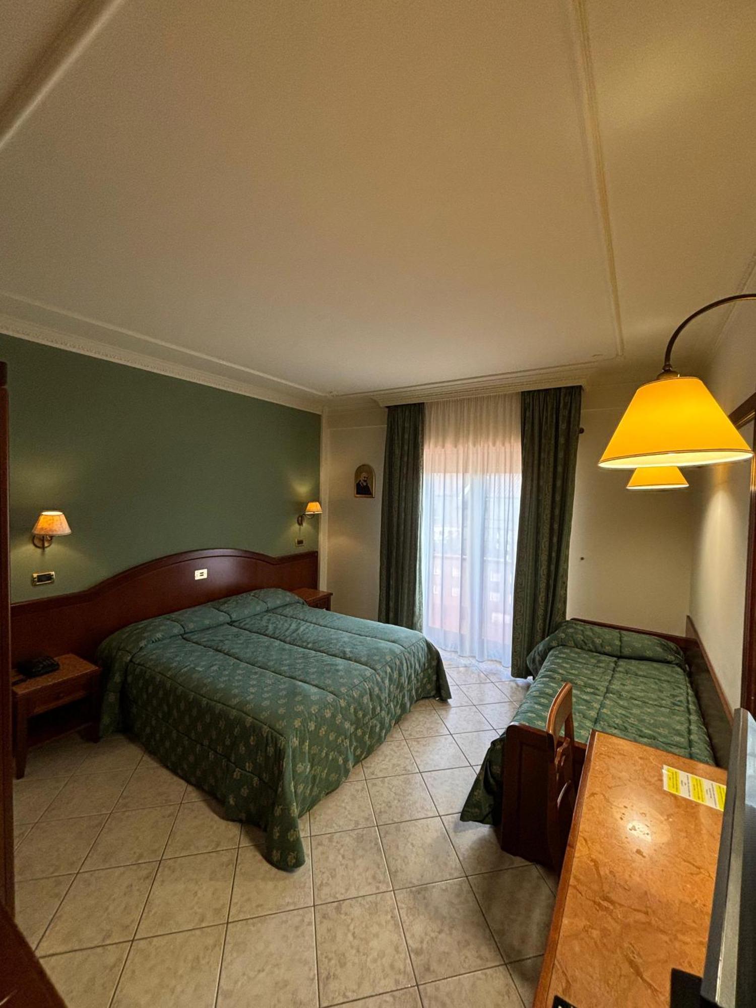 Hotel Valle Rossa Сан-Джованни-Ротондо Экстерьер фото