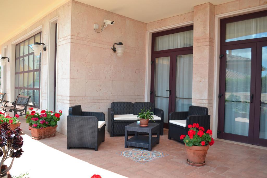 Hotel Valle Rossa Сан-Джованни-Ротондо Экстерьер фото