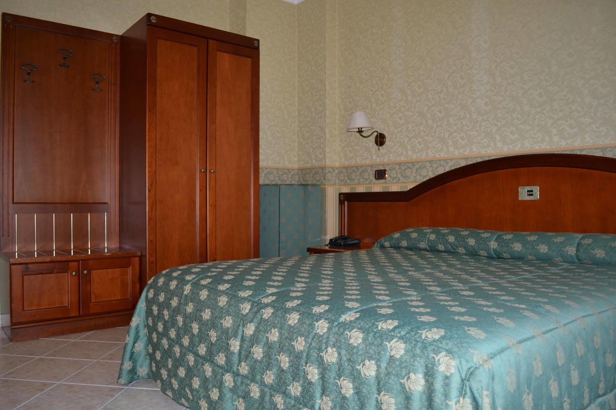 Hotel Valle Rossa Сан-Джованни-Ротондо Экстерьер фото