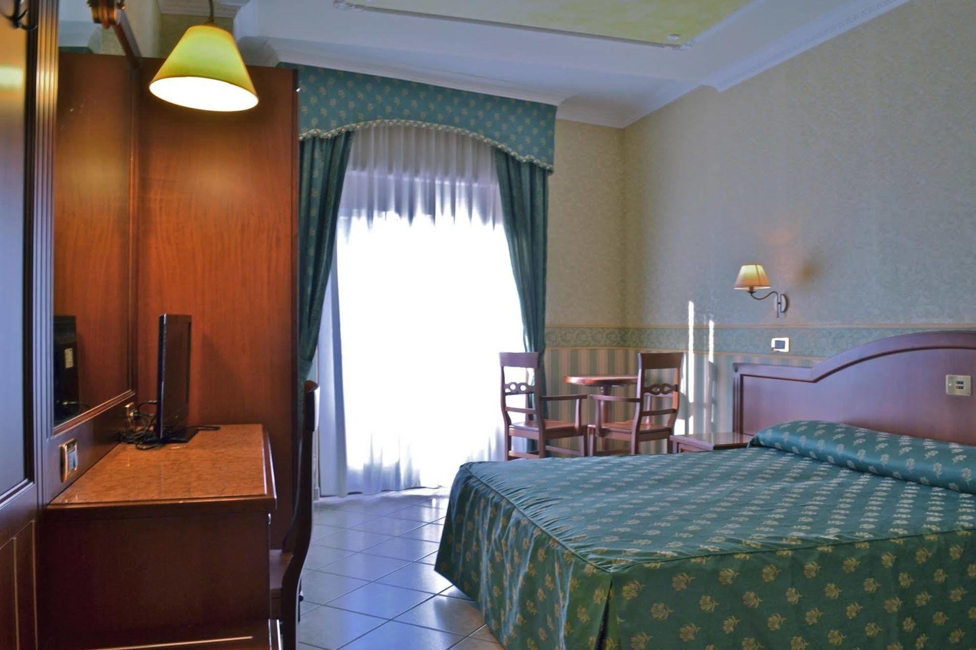 Hotel Valle Rossa Сан-Джованни-Ротондо Экстерьер фото
