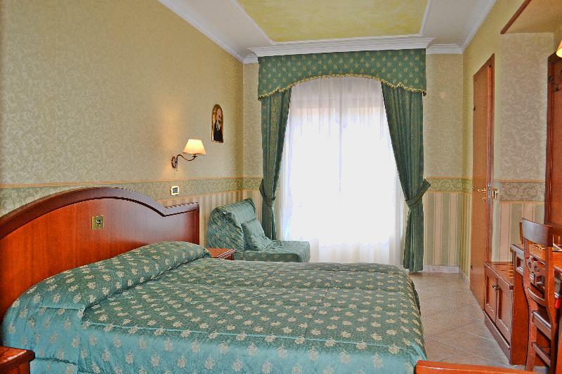 Hotel Valle Rossa Сан-Джованни-Ротондо Экстерьер фото